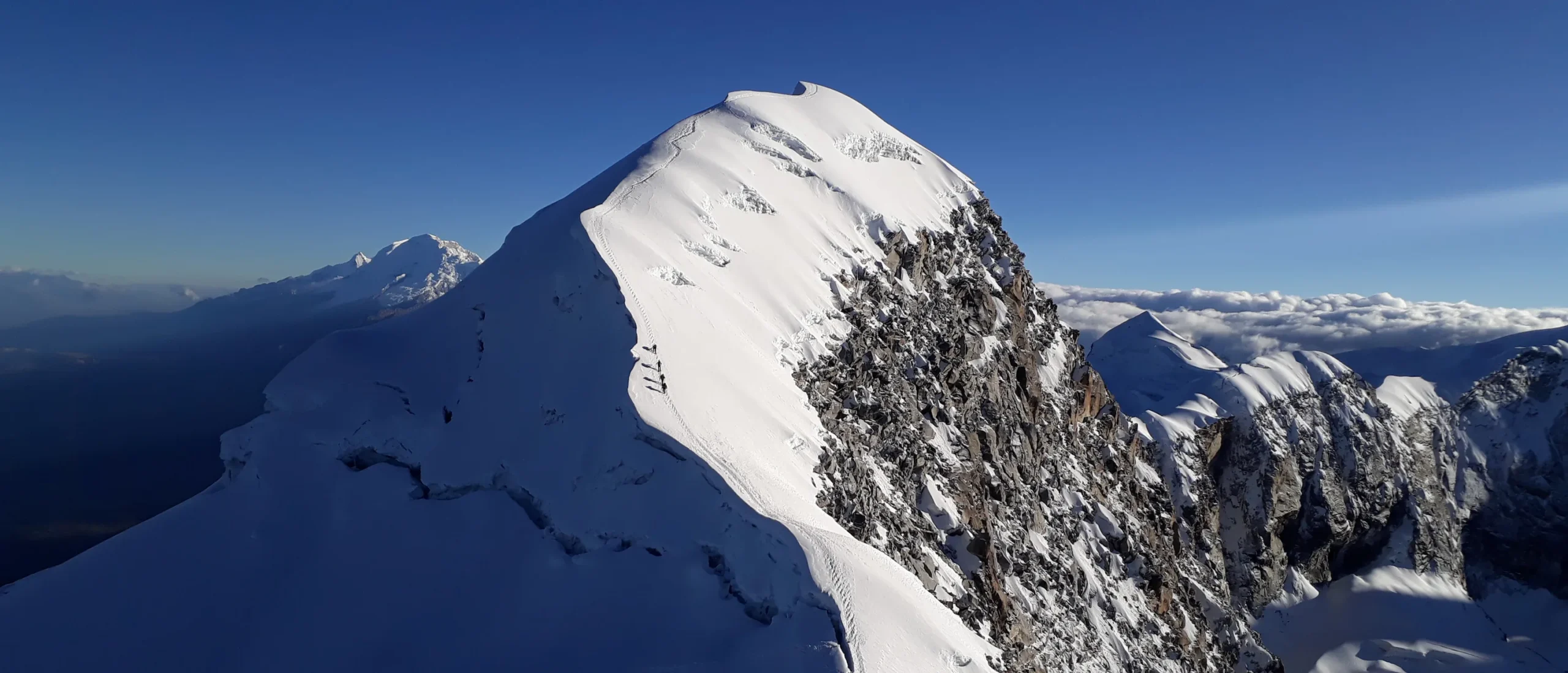 Vallunaraju Poratada